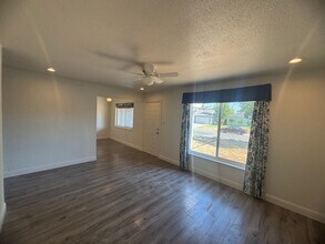 2331 Mangrum Ave in Sacramento, CA - Building Photo - Building Photo