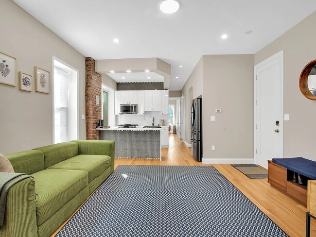106 E 32nd St, Unit Penthouse