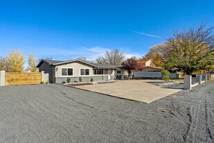 1150 La Vega Rd in Bosque Farms, NM - Building Photo