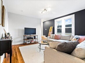30 Putnam St in Somerville, MA - Building Photo - Building Photo