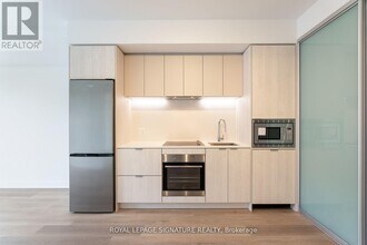 86 Dundas St W in Mississauga, ON - Building Photo - Building Photo