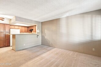 3601 W Tierra Buena Ln in Phoenix, AZ - Foto de edificio - Building Photo