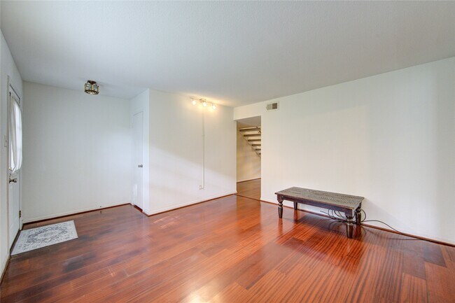 10363 Briar Forest Dr in Houston, TX - Building Photo - Building Photo