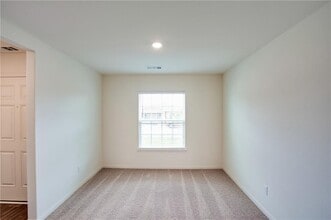 1012 Riverdale Cove in Jarrell, TX - Building Photo - Building Photo