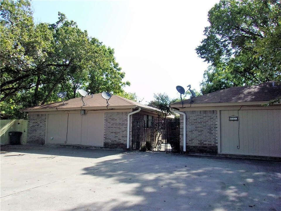 106 Priddy Ln-Unit -A in Fort Worth, TX - Building Photo