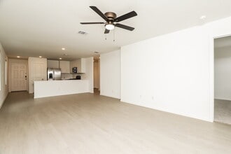 11541 Chestnut Barr Dr in Converse, TX - Foto de edificio - Building Photo