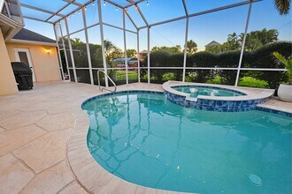 4423 Shark Dr in Bradenton, FL - Foto de edificio - Building Photo