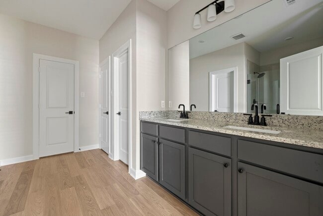 property at 3129 Banyan Dr