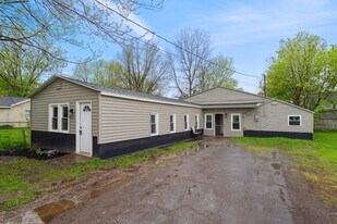 6429 Wembridge Dr in East Syracuse, NY - Building Photo