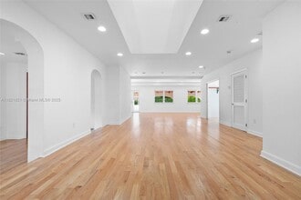 527 SW 20th Rd in Miami, FL - Building Photo - Building Photo