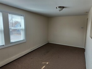27 Arbor Ln in Centereach, NY - Building Photo - Building Photo