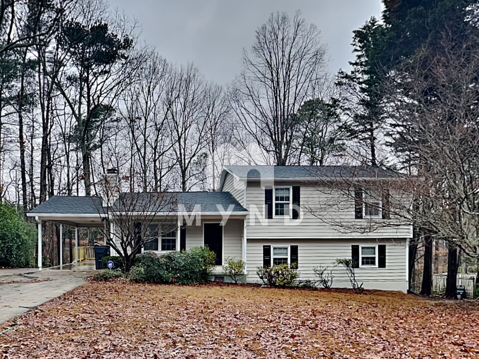 2770 Pine Log Way in Buford, GA - Building Photo