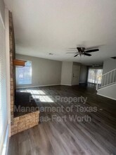 2415 Oak Manor in Arlington, TX - Foto de edificio - Building Photo