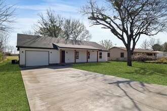 311 Church St in Collinsville, TX - Building Photo - Building Photo