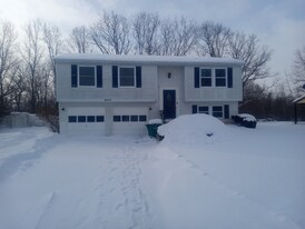 6614 Royal Pkwy S in Lockport, NY - Building Photo