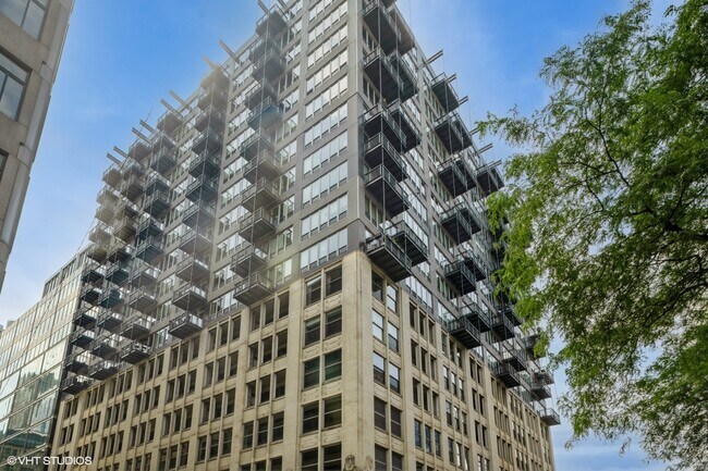 property at 565 W Quincy St