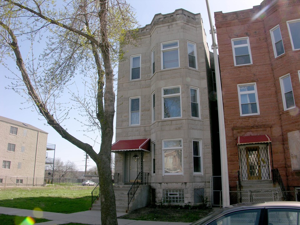 4543 S St. Lawrence Ave in Chicago, IL - Building Photo