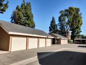Pepperwood Villas in Ontario, CA - Foto de edificio - Building Photo
