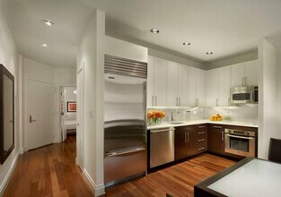 85 W Broadway in New York, NY - Building Photo - Building Photo