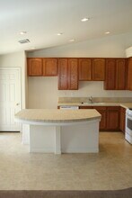 9313 Tahiti Ave in Bakersfield, CA - Building Photo - Building Photo
