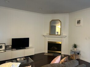 3913 N Virginia Rd, Unit 210 in Long Beach, CA - Building Photo - Building Photo