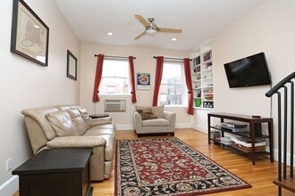 281 Beacon St, Unit 12 in Boston, MA - Building Photo - Building Photo