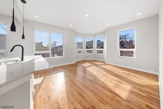 108 Fleming Ave in Newark, NJ - Foto de edificio - Building Photo