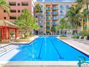 6001 SW 70th St, Unit 229 in South Miami, FL - Building Photo - Building Photo
