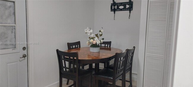 250 SW 4th St in Dania Beach, FL - Building Photo - Building Photo