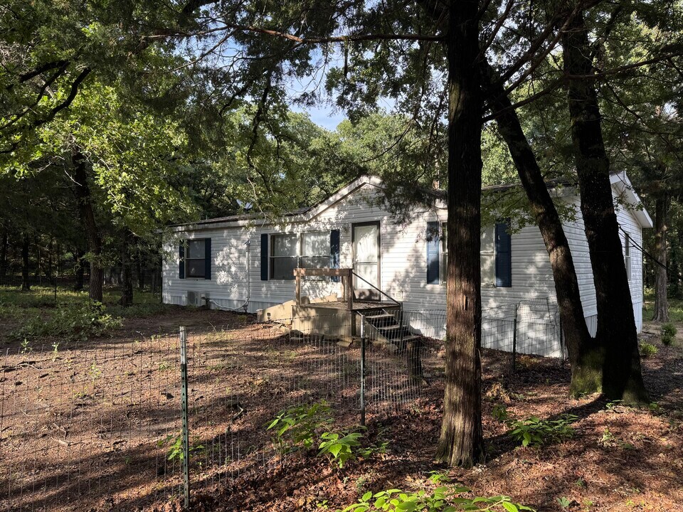1395 Blackjack Rd in Valley View, TX - Building Photo