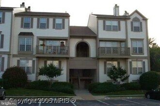 9260 Cardinal Forest Ln in Lorton, VA - Building Photo - Building Photo