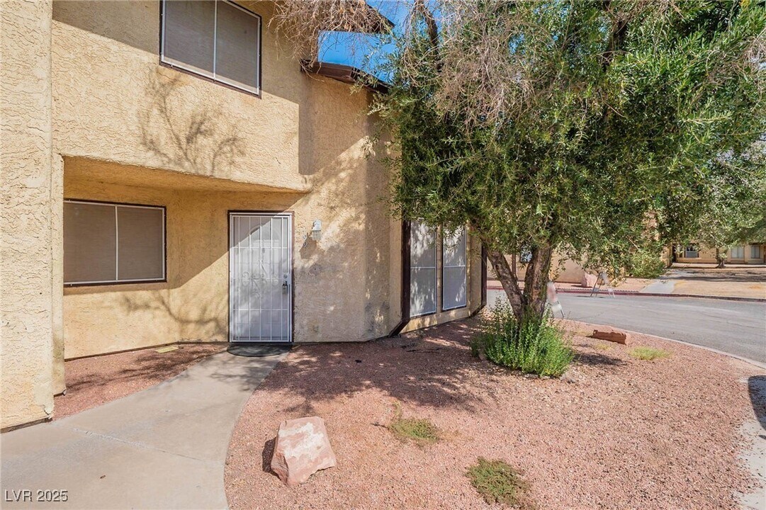 499 Kristin Ln in Henderson, NV - Building Photo