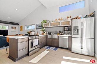 520 E Ellis Ave in Inglewood, CA - Building Photo - Building Photo