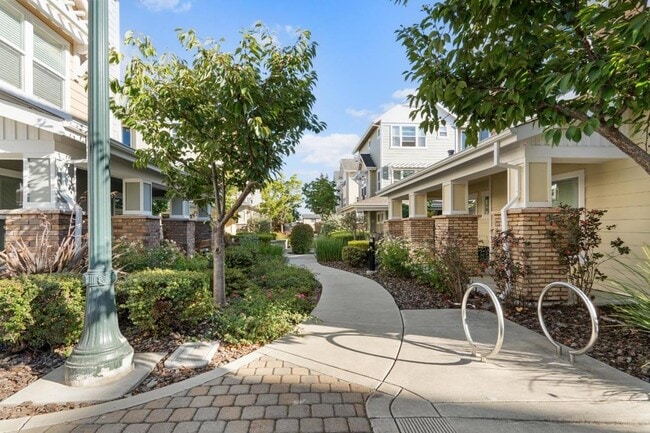 104 N Hummingbird Ln in San Mateo, CA - Building Photo - Building Photo