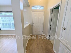 5760 Jade Moon Cir in Milton, FL - Foto de edificio - Building Photo