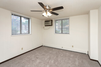 Cedar Park Apartments in St. Paul, MN - Building Photo - Interior Photo