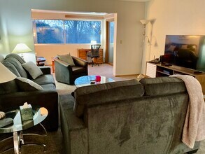 2100 Valkyrie Dr NW, Unit 211 in Rochester, MN - Building Photo - Building Photo