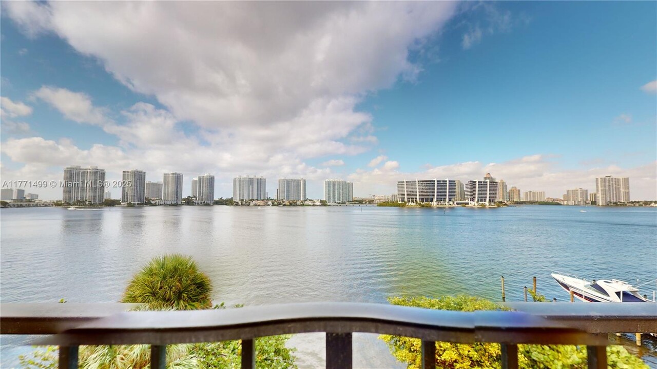 17878 N Bay Rd in Sunny Isles Beach, FL - Building Photo