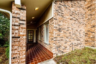 422 River Oaks Dr in Huntsville, TX - Foto de edificio - Building Photo