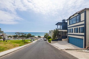 221 27th St in Manhattan Beach, CA - Building Photo - Building Photo