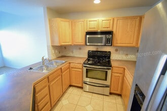 127 Bayside Cir in Windsor, CO - Building Photo - Building Photo