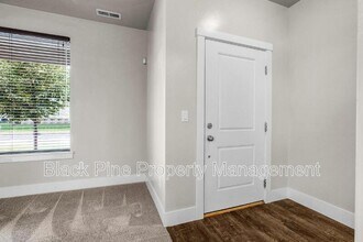 1764 W Heavy Timber Dr in Meridian, ID - Building Photo - Building Photo