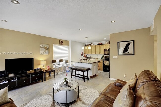 505 S Pine Island Rd in Plantation, FL - Building Photo - Building Photo