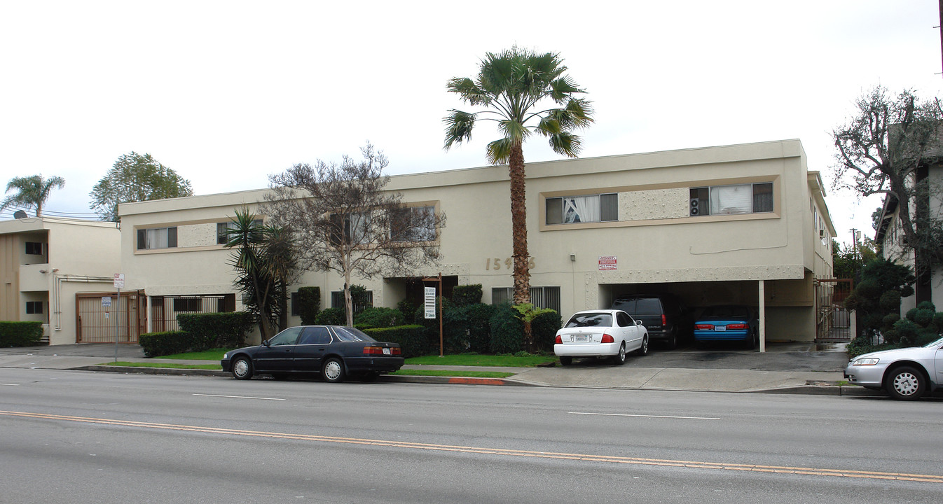 15436 Vanowen St in Van Nuys, CA - Foto de edificio