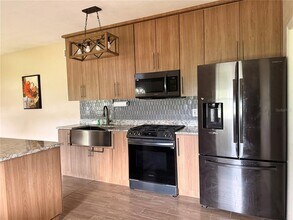 201 Bradshaw Dr in Sanford, FL - Building Photo - Building Photo