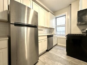 184 Nagle Ave in New York, NY - Building Photo - Building Photo