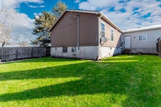 501 Layton Ln in Enterprise, KS - Building Photo - Building Photo