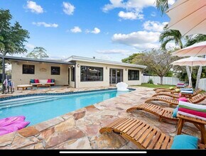 1010 NW 76th Ave in Plantation, FL - Building Photo - Building Photo