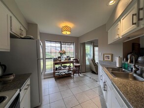 9400 Doliver Dr in Houston, TX - Building Photo - Building Photo