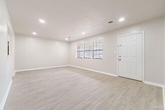 745 Connell Dr in Pensacola, FL - Building Photo - Building Photo